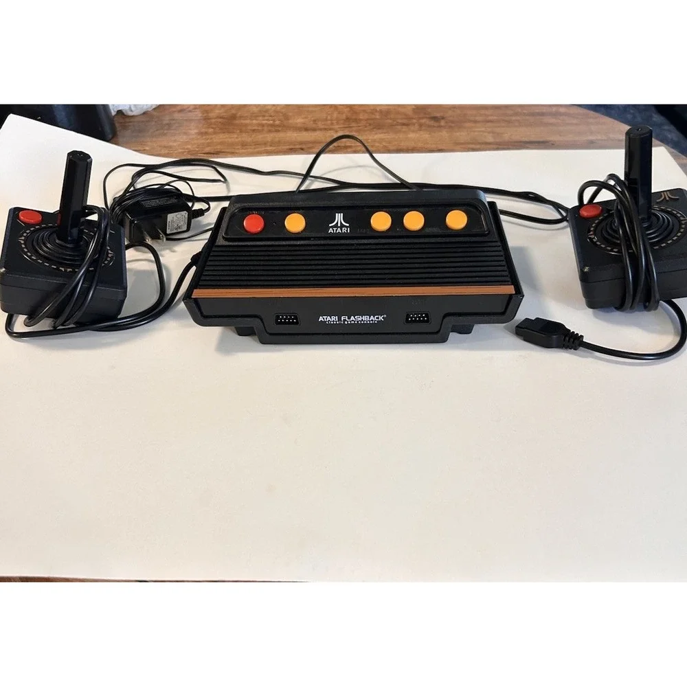 Atari Flashback 8  Classic Gaming Console  W/105  Retro Games Preloaded 2 Joystk